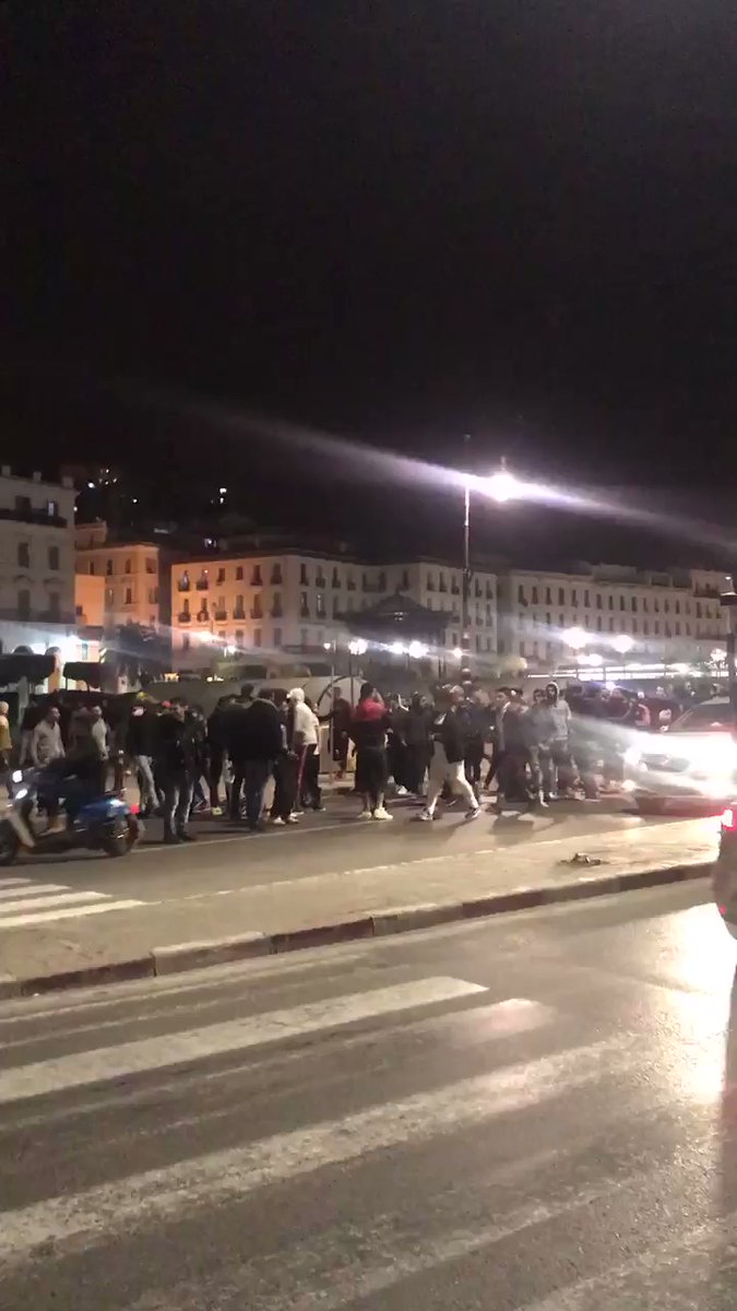 Une manifestation se dirige en ce moment de la place des Martyrs à Alger centre.   