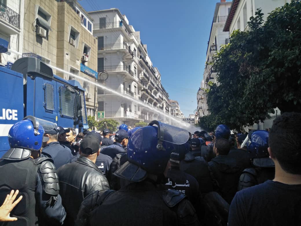 Algiers: Police using water cannon to disperse students on protest