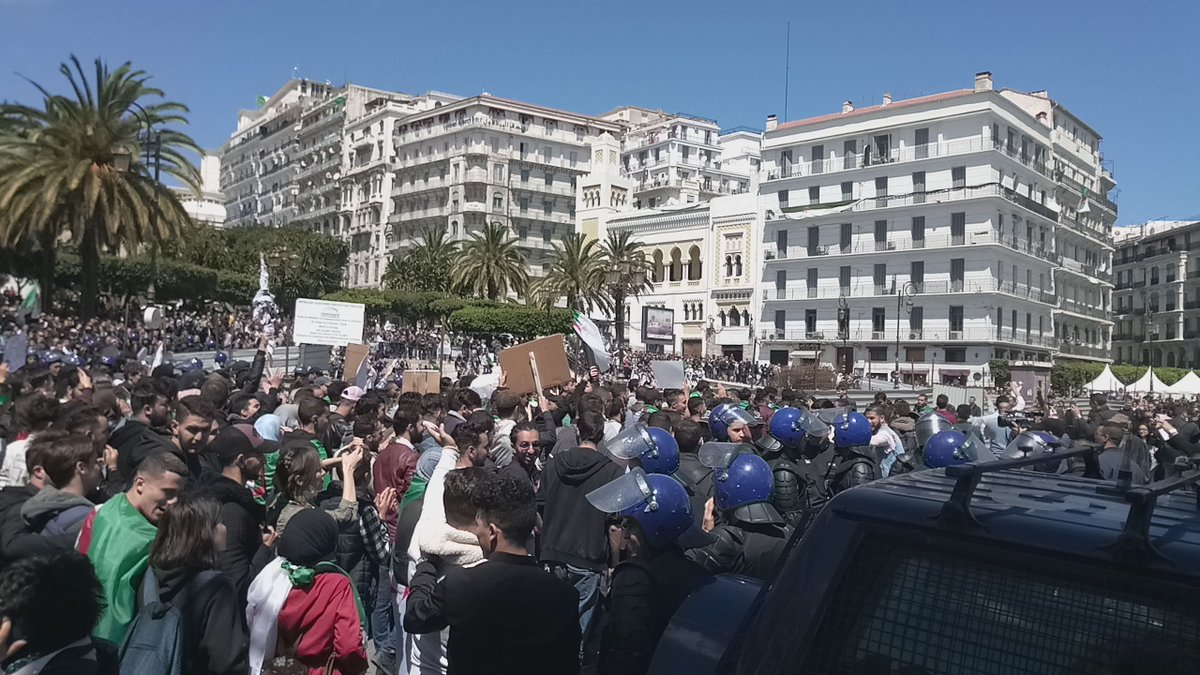 Algiers: big demonstration of students against Bensalah (Photos: TSA)
