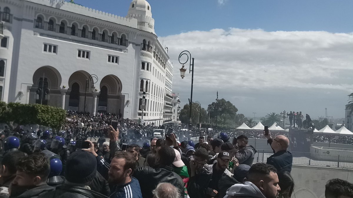 Algiers: big demonstration of students against Bensalah (Photos: TSA)