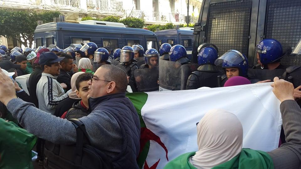 Riot police heavily present in Algiers where a new demonstration against the regime takes place (Photo: @TSAlgerie)