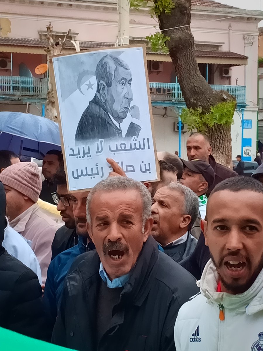 Souk Ahras : malgré la pluie les manifestants ont dit non à Bensalah et aux  voleurs. Le dernier mot reviens au peuple   [Photos : DR]  