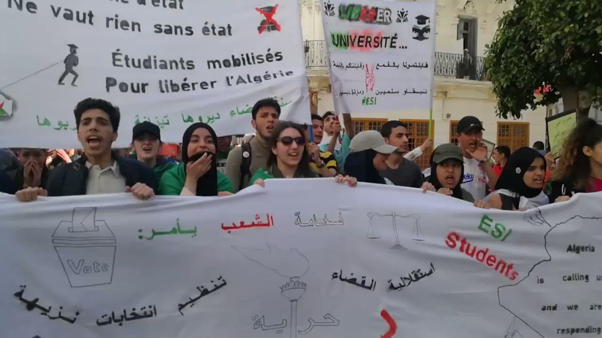 Students begin their demonstration in Algiers