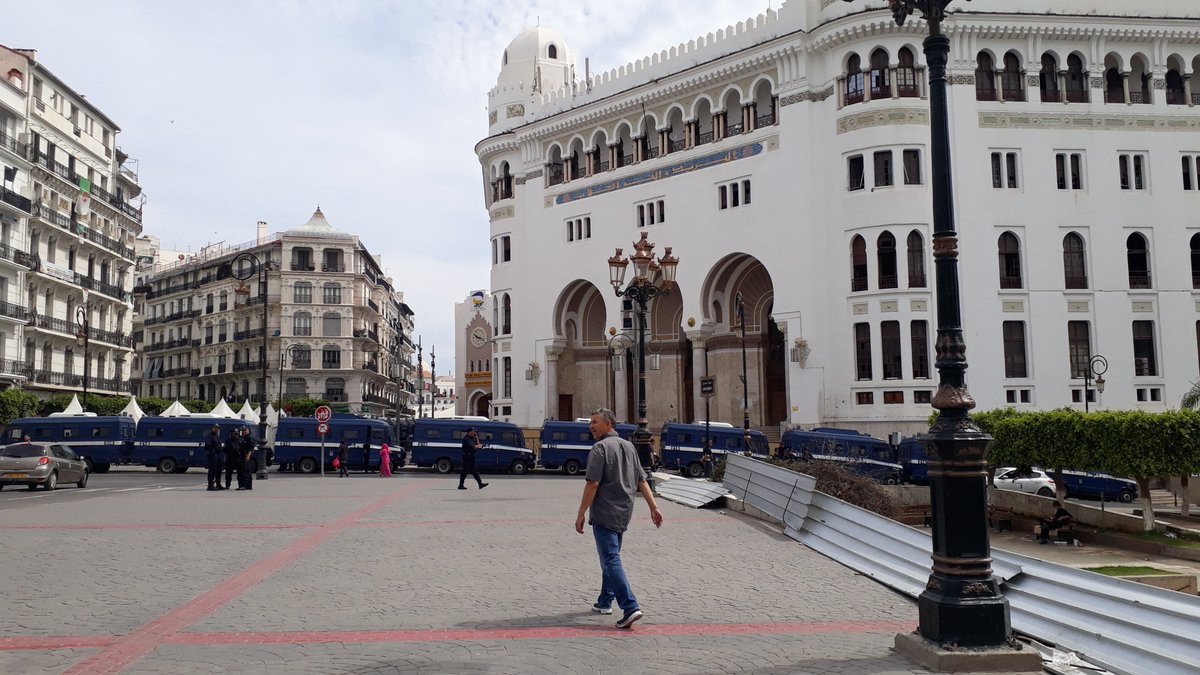 Algiers - The Place de la Grande Poste at 10:25. Impressive police presence. Absence of demonstrators unlike previous Fridays, because of massive arrests since this morning