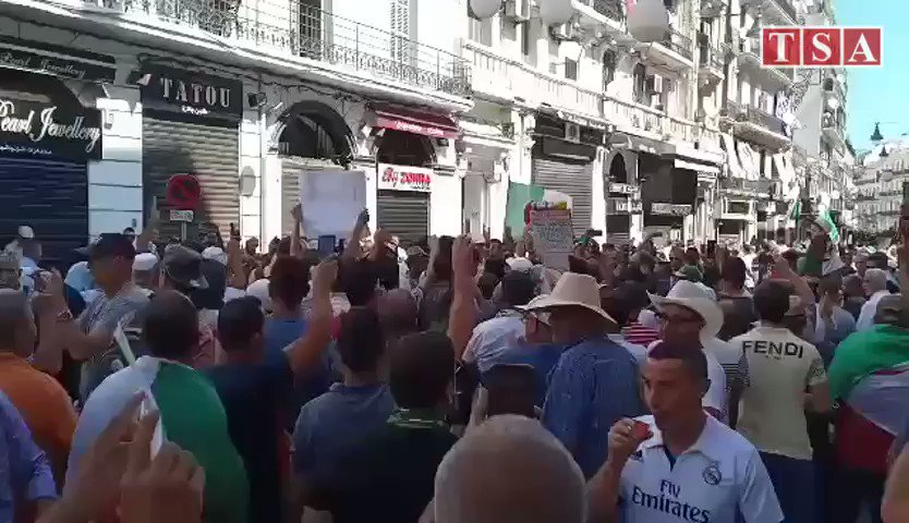 Algiers, 29th Friday: Wallah my nvoti hata terahlou. Protesters say no to the vote