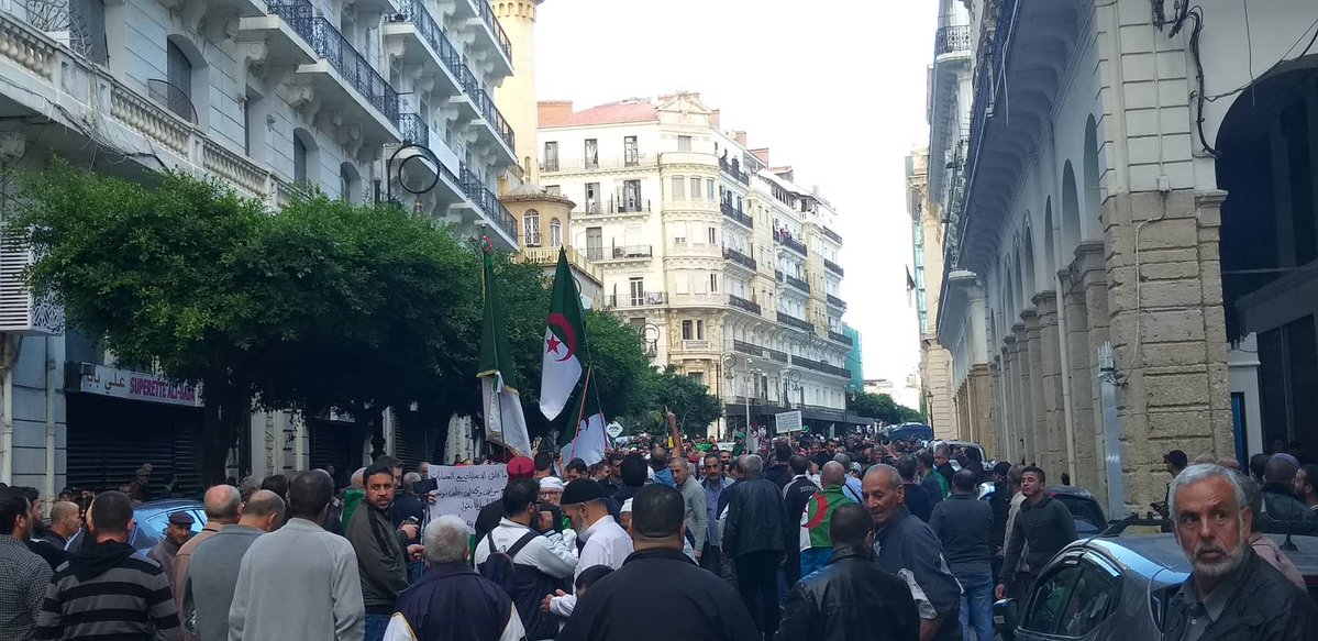 انطلاق المسيرات من عدة نقاط بالعاصمة بعد انتهاء المتظاهرين من آداء صلاة الجمعة