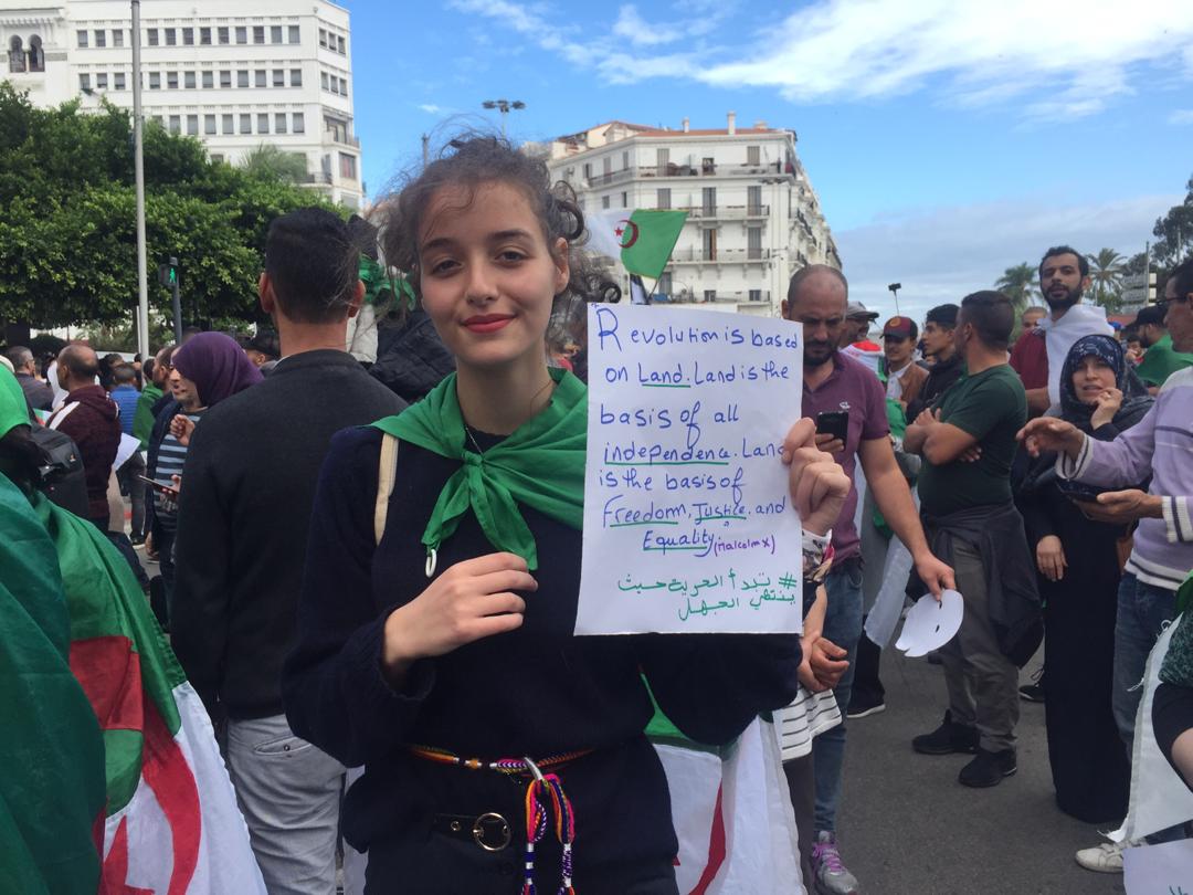 37th Tuesday: the demonstration continues in Algiers. The students are at the Place Audin. They chant: There will be no vote (Photos: @TSAlgerie)