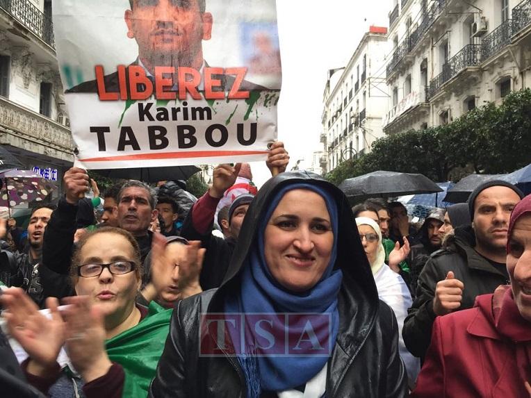 47th Friday of protests in Algiers: Tabbou's wife takes part in the demonstration, which still continues despite the rain.