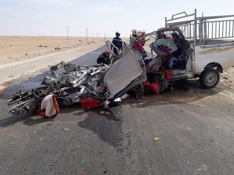 2 personnes ont trouvé la mort et 4 autres ont été grièvement blessées dans un terrible accident de la route, ce mercredi sur la RN6, dans la wilaya d'Adrar, indique la Protection civile. Les images de l'accident montrent la violence du choc entre les deux voitures