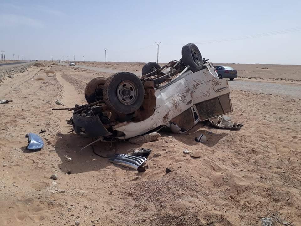 2 personnes ont trouvé la mort et 4 autres ont été grièvement blessées dans un terrible accident de la route, ce mercredi sur la RN6, dans la wilaya d'Adrar, indique la Protection civile. Les images de l'accident montrent la violence du choc entre les deux voitures