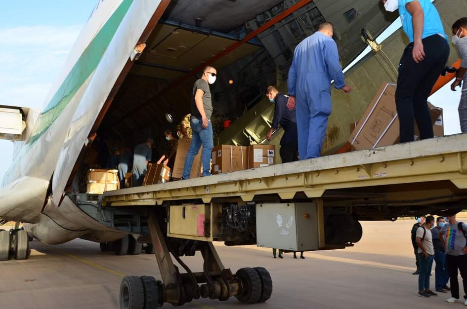 جلب 750 وحدة جديدة من مكثفات الأوكسجين من الصين لفائدة الصيدلية المركزية للمستشفيات o الشحنة تم جلبها عبر طائرة نقل عسكرية تابعة للجيش الوطني الشعبي 