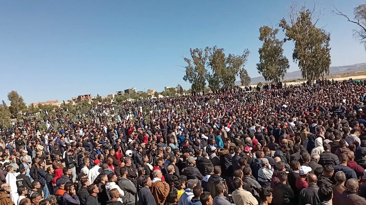 PICTURES. Huge crowd for the burial of the victims of the gas explosion in Bordj Bou Arreridj (Source: Facebook - الحماية المدنية برج بوعريريج)