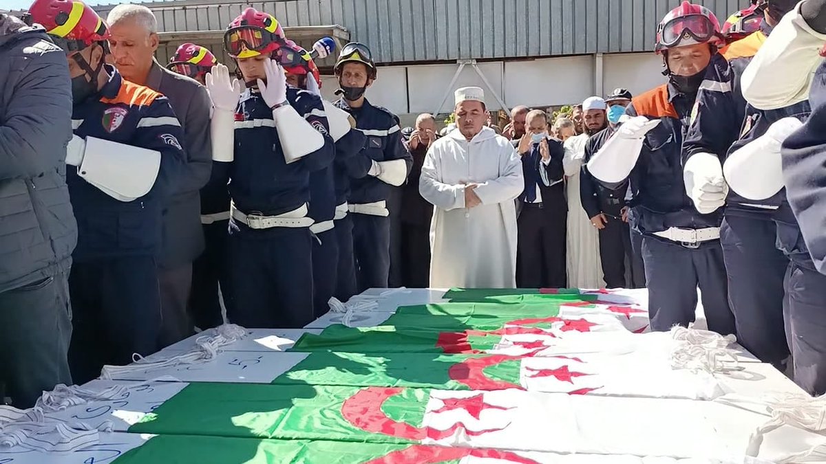 PICTURES. Huge crowd for the burial of the victims of the gas explosion in Bordj Bou Arreridj (Source: Facebook - الحماية المدنية برج بوعريريج)